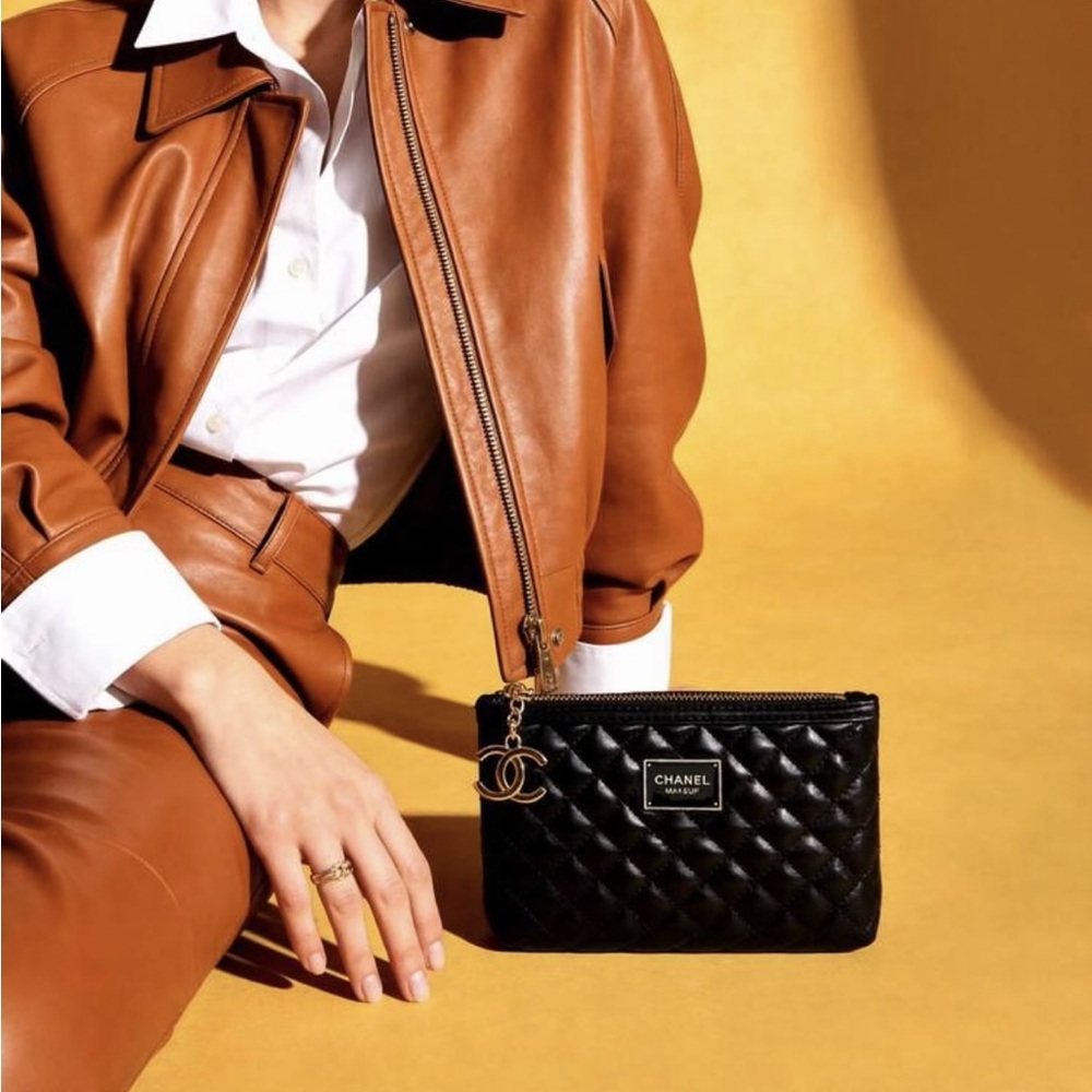CHANEL MAKEUP Collectors Black Quilted Pouch with Gold Accents - Picture 2 of 7